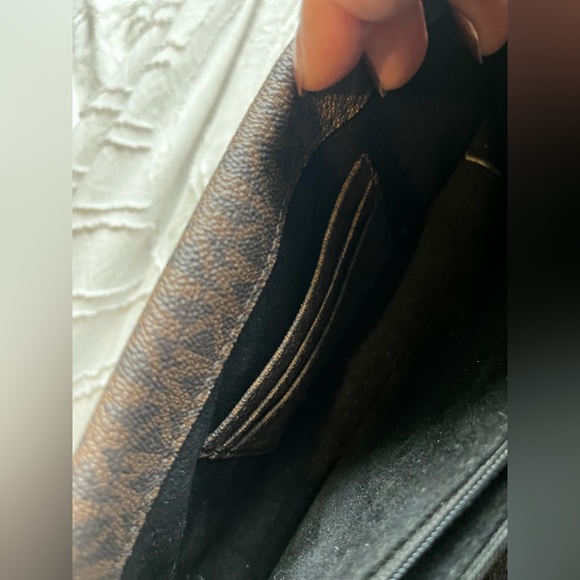 Use a couple times, excellent condition Mk purse. - Picture 4 of 9